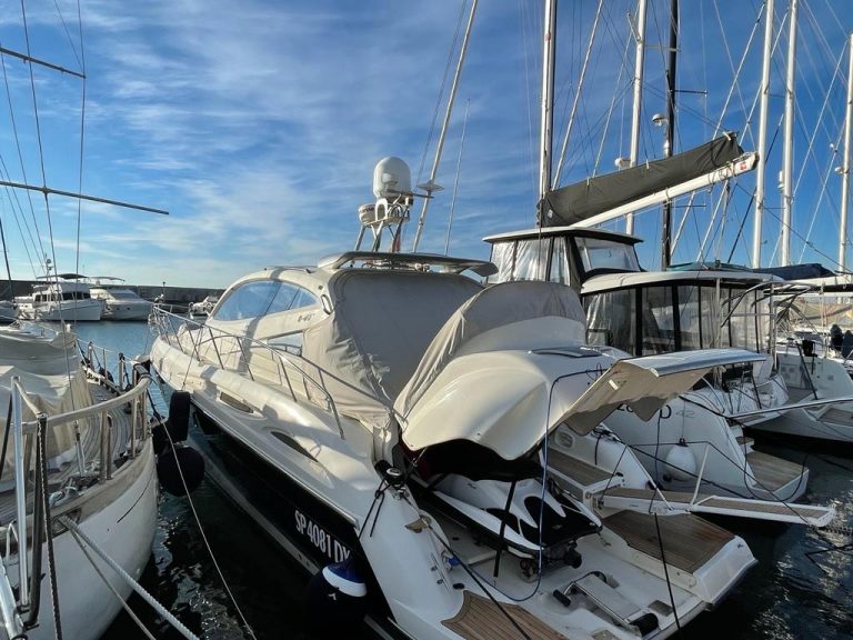 Cranchi Mediteranee 47 Hard Top - Happy Sailing