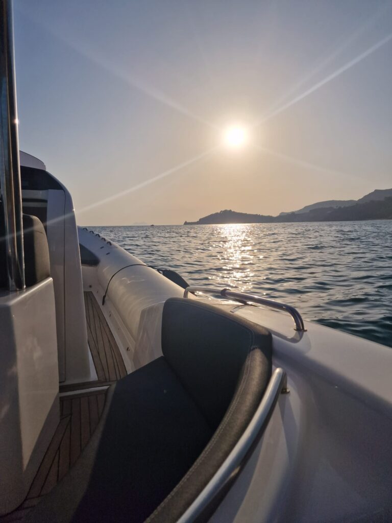 Maxi-gommone Domar D10 cabinato - foto 16 - Happy Sailing
