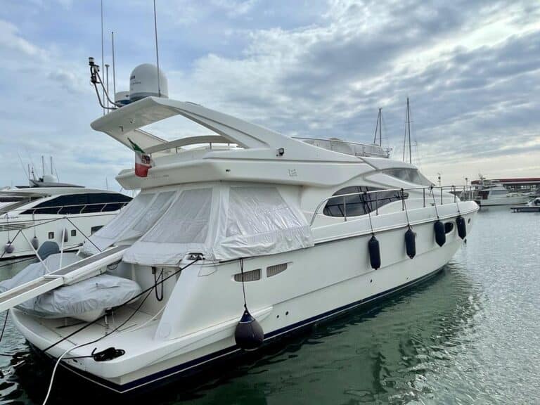 Ferretti 590 FLY - Happy Sailing