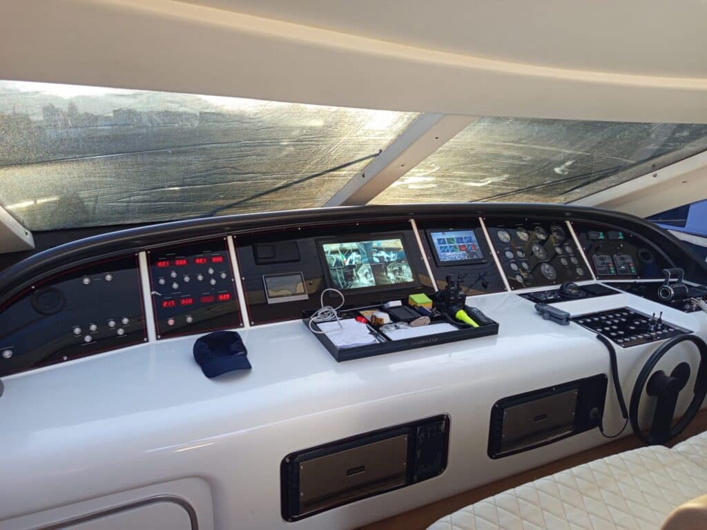 Overmarine Mangusta 72 - foto 8 - Happy Sailing