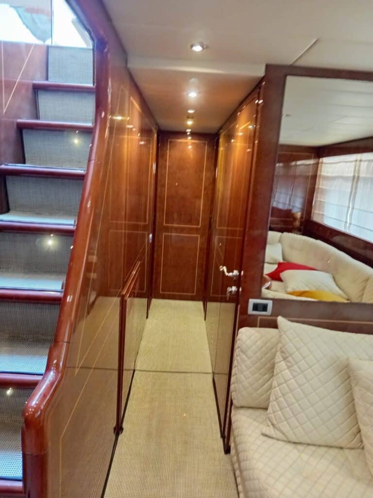 Overmarine Mangusta 72 - foto 10 - Happy Sailing