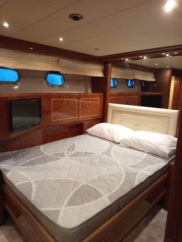 Overmarine Mangusta 72 - foto 11 - Happy Sailing