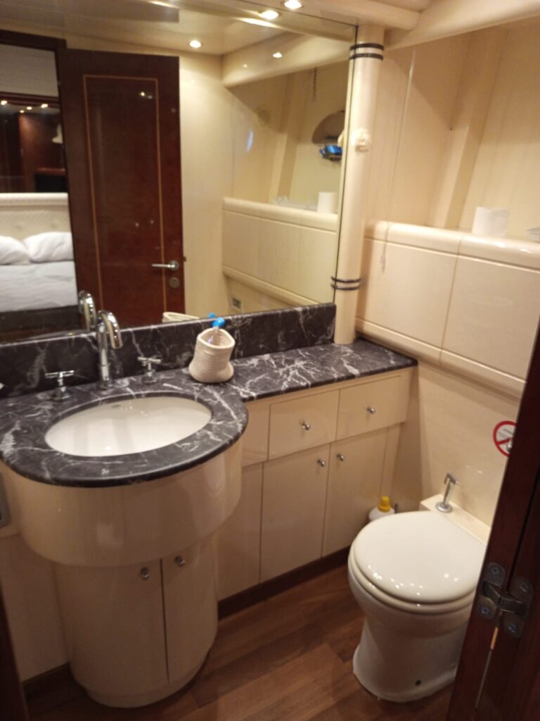 Overmarine Mangusta 72 - foto 15 - Happy Sailing