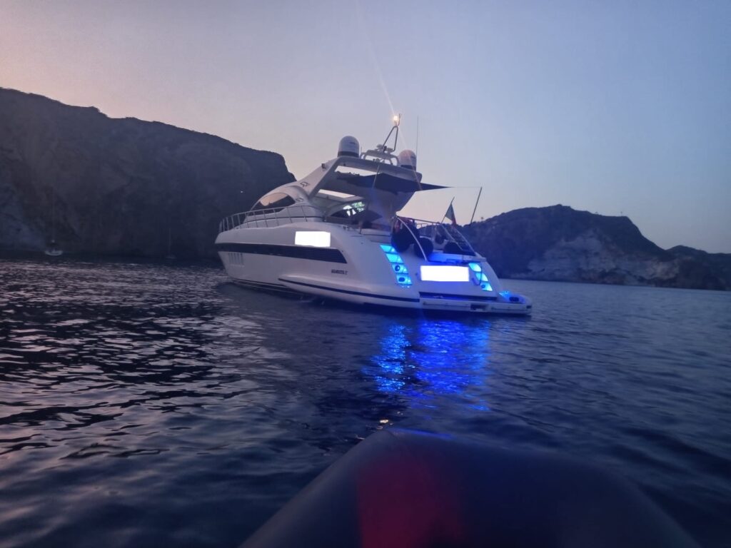 Overmarine Mangusta 72 - foto 4 - Happy Sailing
