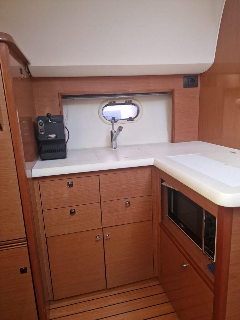 Jeanneau Prestige 38S - foto 11 - Happy Sailing
