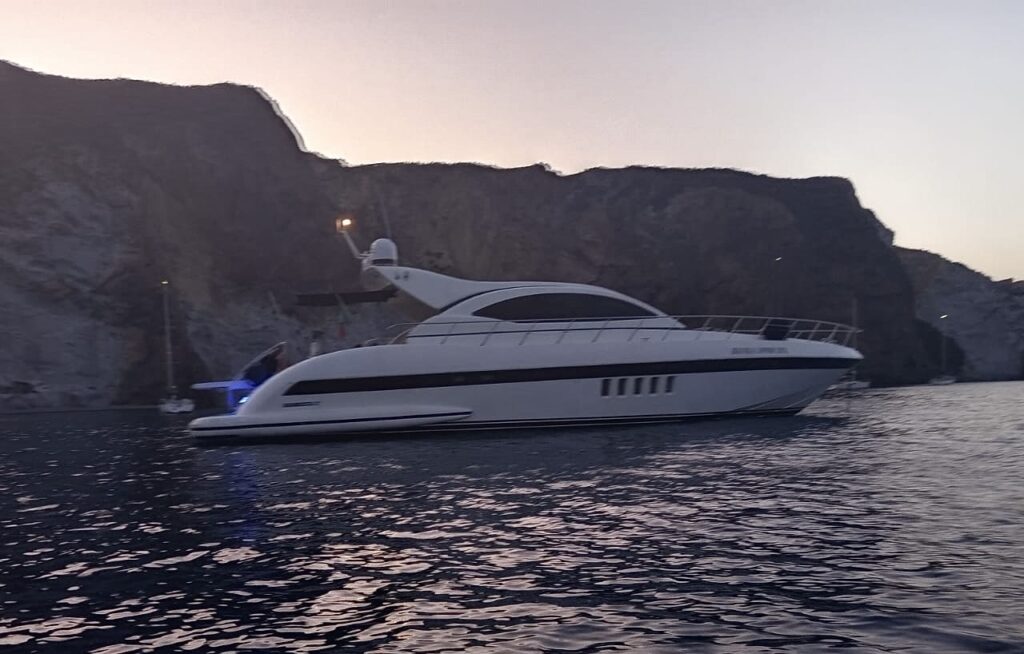 Overmarine Mangusta 72 - foto 3 - Happy Sailing