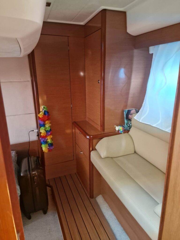 Jeanneau Prestige 38S - foto 16 - Happy Sailing