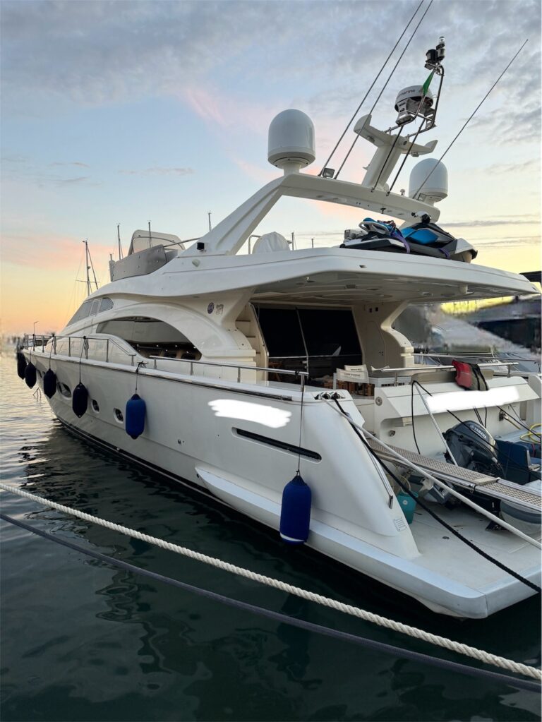 Ferretti 680 fly - Happy Sailing
