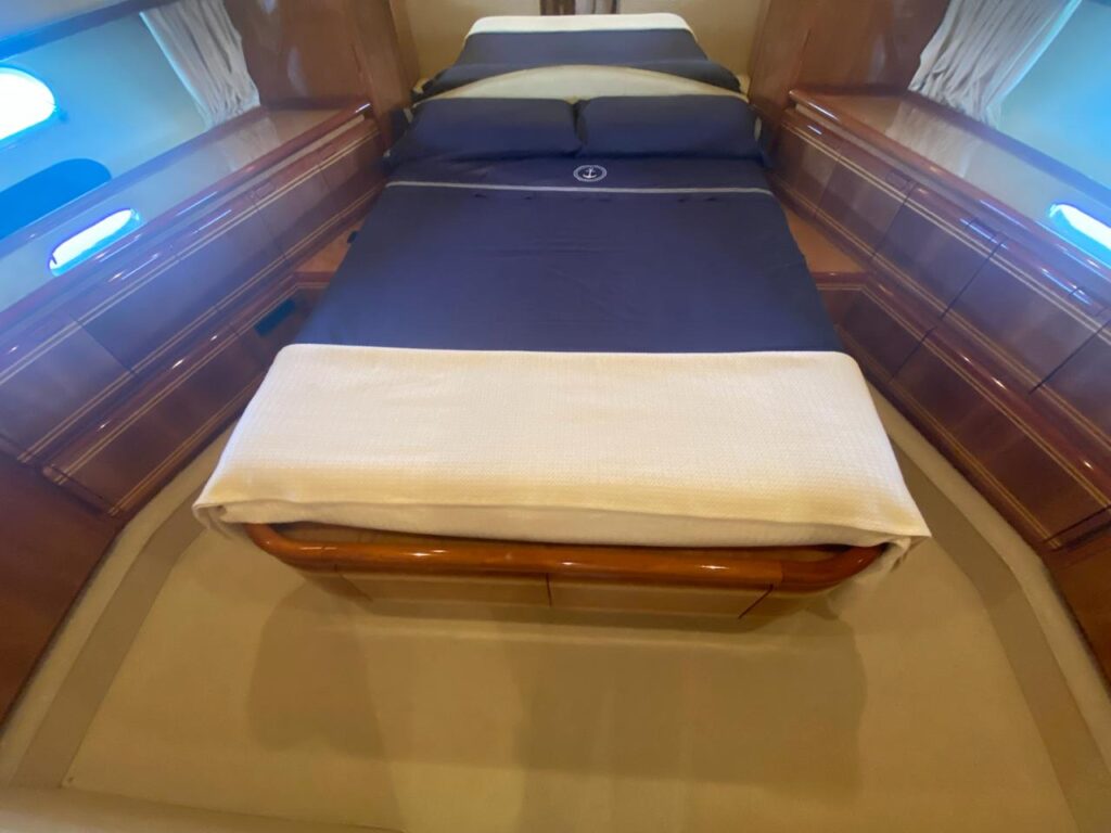 FERRETTI 810 - foto 2 - Happy Sailing