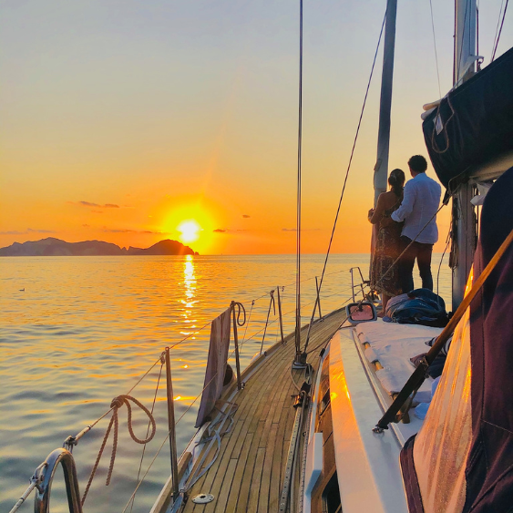 veleggiata con aperitivo al tramonto