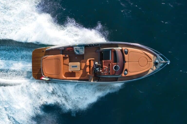 Cranchi E30 - Happy Sailing