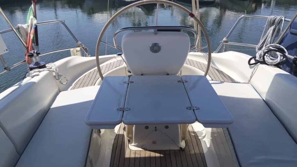 BAVARIA 32 CRUISER - foto 3 - Happy Sailing