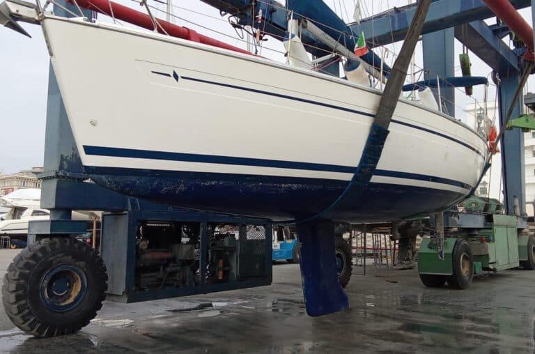 BAVARIA 32 CRUISER - Happy Sailing